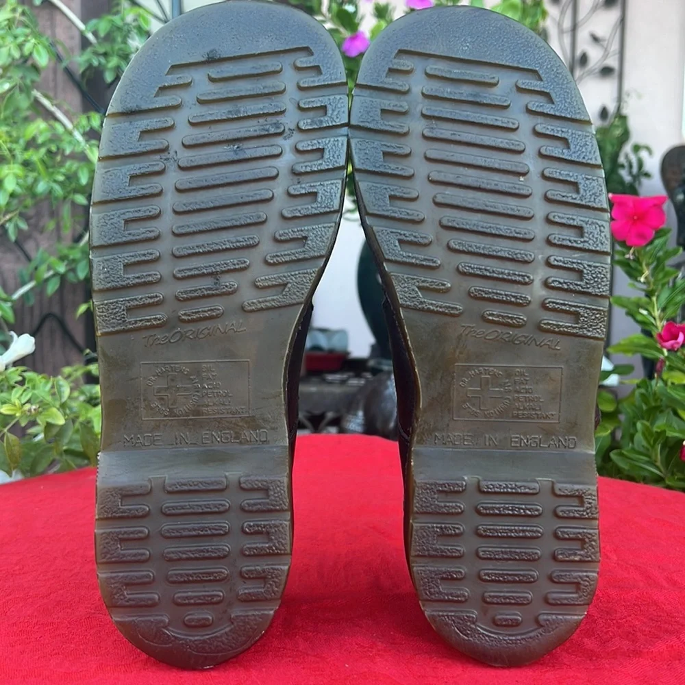 🏴󠁧󠁢󠁥󠁮󠁧󠁿 Vintage Dr. Martens MIE T-Strap Cut Out Mary Jane Loafers UK 5